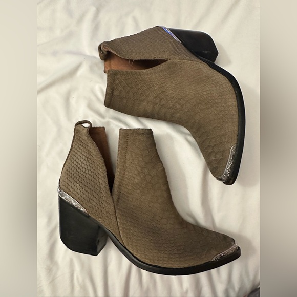 Jeffrey Campbell Olive Green Faux Snakeskin Cromwell Boots - Picture 2 of 6